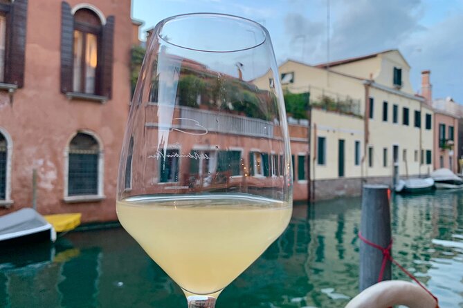 A Venetian Evening – Wine Tasting & Tapas Tour With a Local Guide