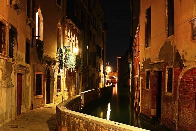 Highlights and Hidden Gems Night Tour in Venice - Tour Overview