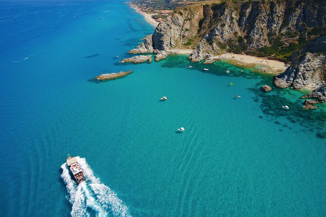 Tour of the Coast of the Gods by Boat, 3 Hours With Included Aperitif