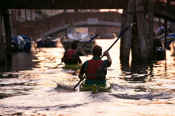 Real Venetian Kayak - Tour of Venice Canals With a Local Guide - Meeting and Logistics for Participants