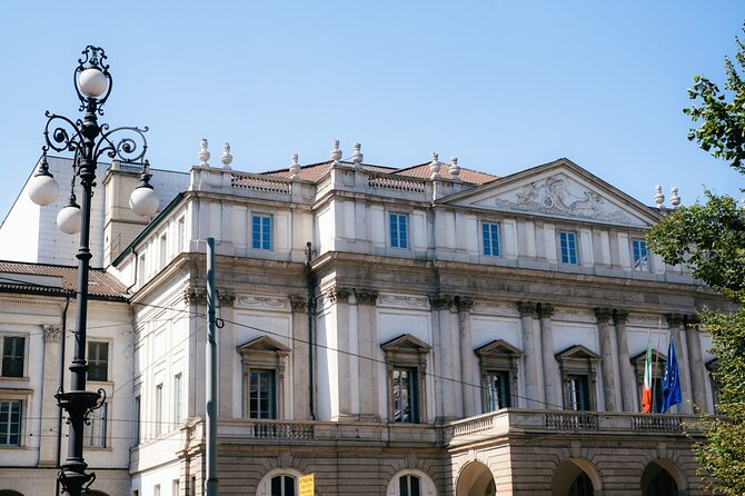 Highlights and Hidden Gems of Milan Bike Tour - Tour Guide Experience