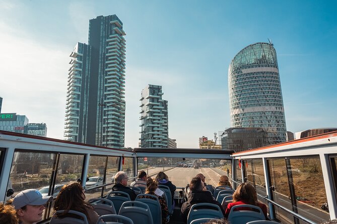 Milan Super Saver: Skip-the-Line Duomo and Rooftop Guided Tour - Guides and Customer Feedback