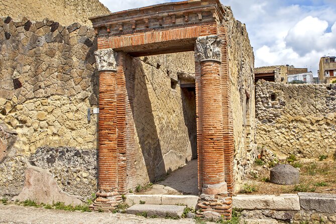 Pompeii and Herculaneum Small Group Tour With an Archaeologist - Staff Professionalism and Expertise