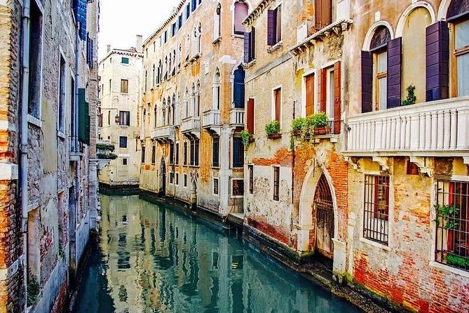 Venice: Secret Walking Tour With Venetian Guide - Neighborhoods and Hidden Gems