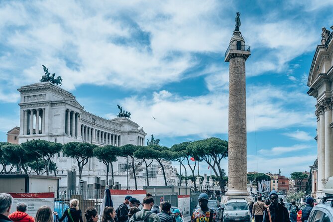 Rome Highlights Walking Tour With a Small Group - Tour Guide Experience
