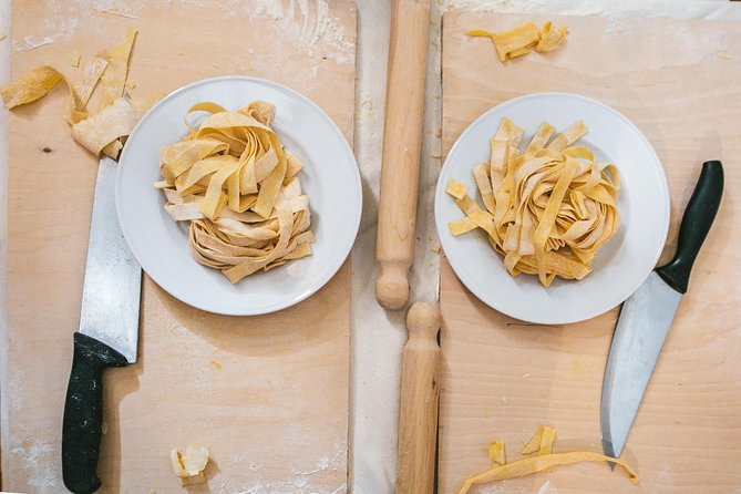 Rome Cooking Class: Fettuccine & Tiramisu Lovers Workshop - Dress Code and Group Size