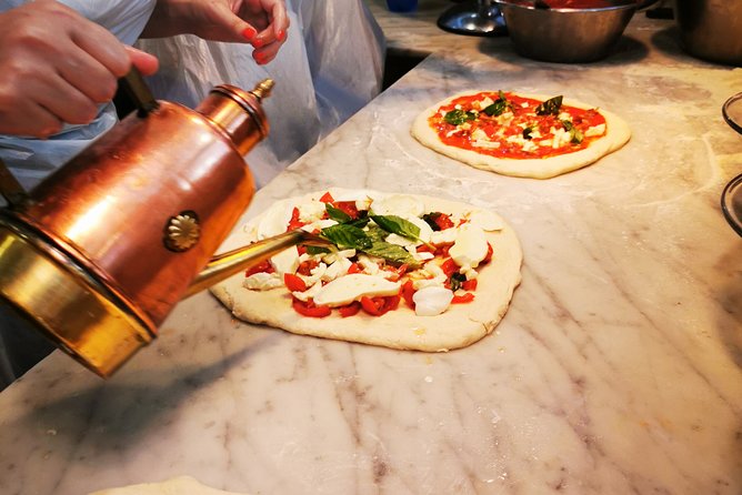 Authentic Pizza Class With Drinks Included in the Center of Naples - Class Accessibility and Logistics