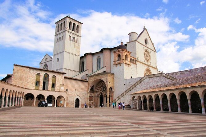 Small Group Tour of Assisi and St. Francis Basilica - Just The Basics