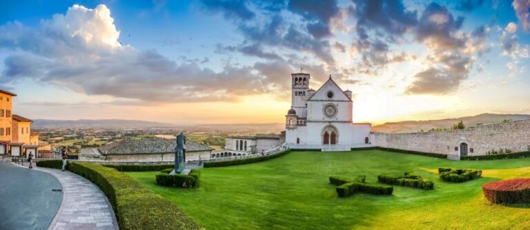 From Florence: Private Day Trip to Assisi and Cortona