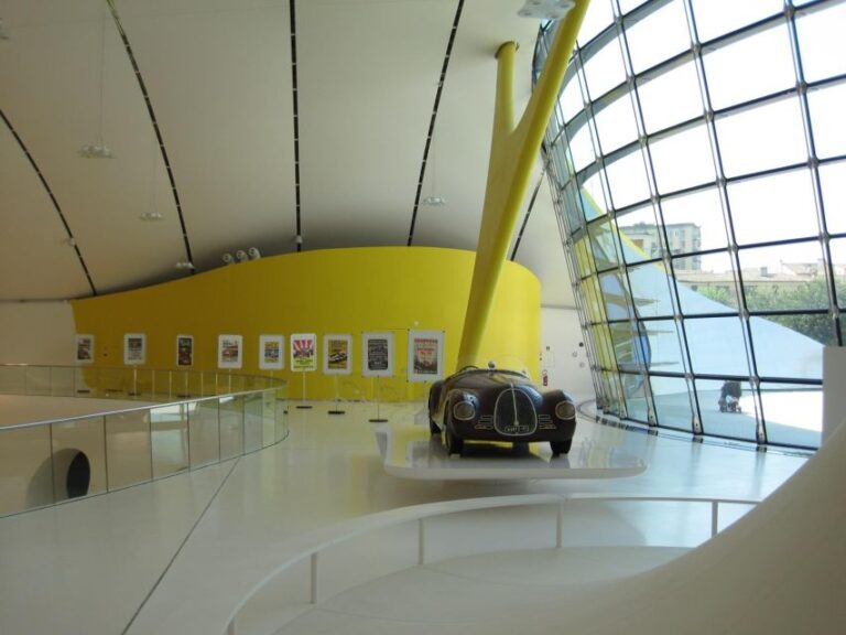 Private Tour in the Ferrari World – 2 Test Drives Included