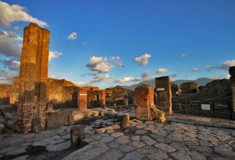 Round-Trip Limousine Transfers From Rome to Pompeii