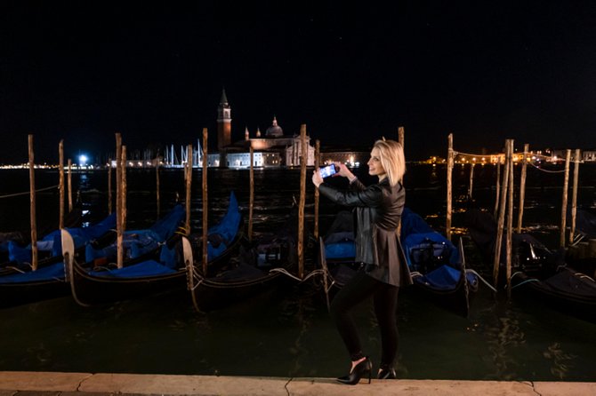 Venice by Night Sightseeing Tour With Local Wine and Tapas