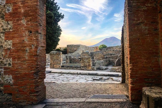 Pompeii Tour of 2 Hours and 30 Minutes With Archaeological Guide - Booking Information and Policies