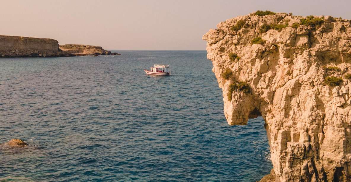 Private Boat Tour of the Island of Ortigia With Lunch - Languages and Features