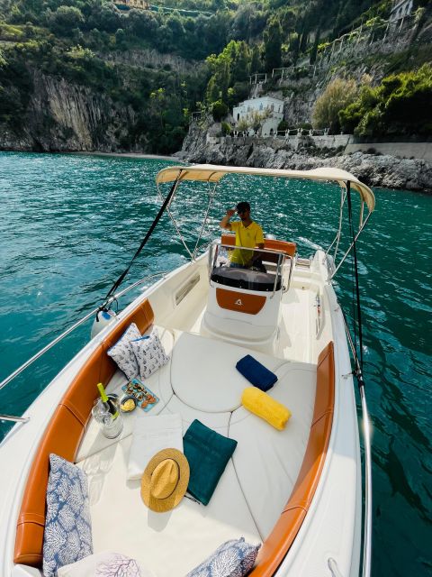 Tour in Boat Along the Amalfi Coast Visiting Amalfi and Positano - Activity Description