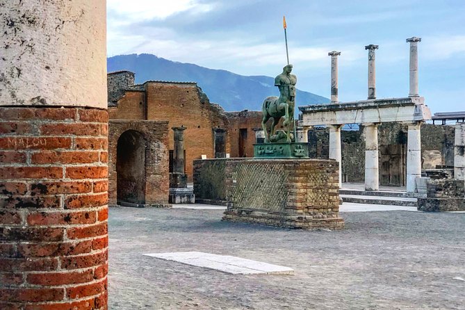 Pompeii Tour of 2 Hours and 30 Minutes With Archaeological Guide - Traveler Requirements and Accessibility