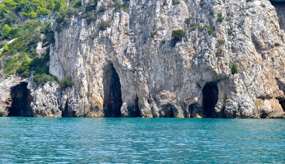 Sperlonga: Private Boat Tour to Gaeta With Pizza and Drinks - Inclusions