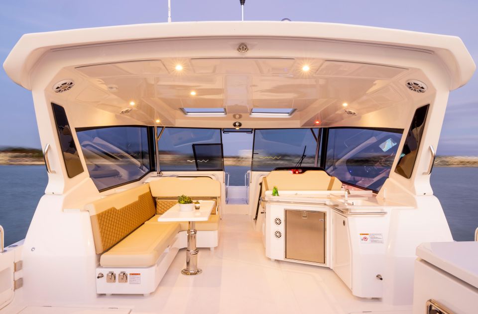 Cannigione: Aquila 36 Catamaran Daycruiser Rental - Just The Basics