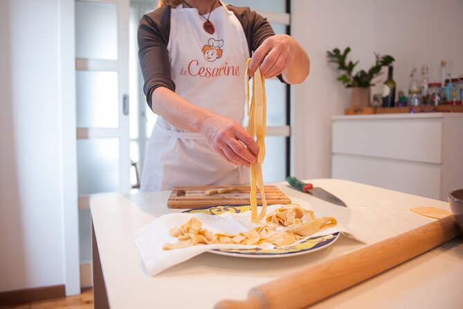 Cesarine: Pasta & Tiramisu Class at Locals Home in Milan