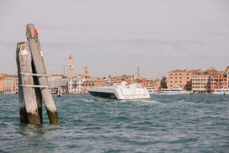 Venice: Yacht Cruise in Venice Lagoon