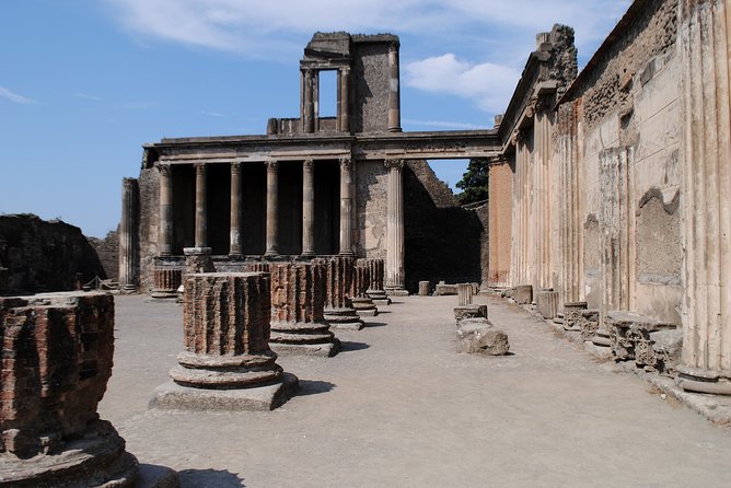 DISCOVERING POMPEII and HERCULANEUM - VIP Tour With Lunch - Meeting and Pickup Details