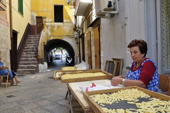 People of Bari Unusual Guided Tour - What To Expect