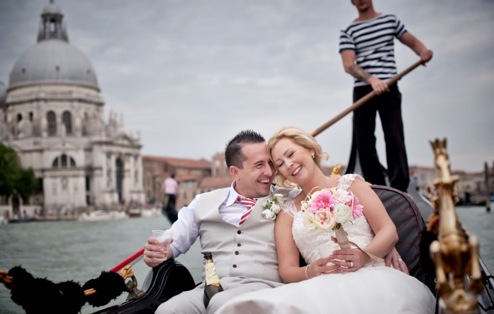Grand Canal: Renew Your Wedding Vows on a Venetian Gondola - Meeting Point Directions