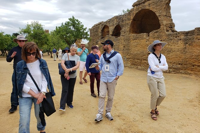 I Tour With the Archaeologist: Group Visit at Sunset to the Valley of the Temples - Meeting Point Information