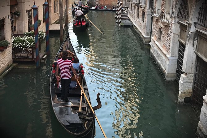 Venice: Charming Gondola Ride on the Grand Canal - Mixed Experiences