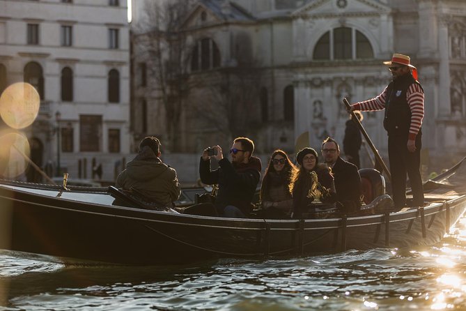 Venice: Grand Canal by Gondola With Commentary - Virtual Reality Journey