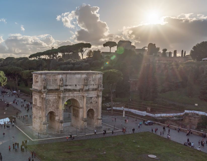 Rome: Roman Piazzas With Colosseum and Roman Forum Tour - Tour Experience