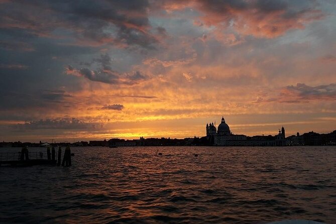 Sunset Traditional Boat Tour With Prosecco - Recommendations