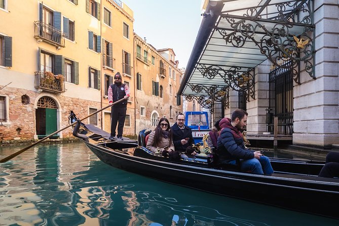 Venice: Grand Canal by Gondola With Commentary - Commentary Languages