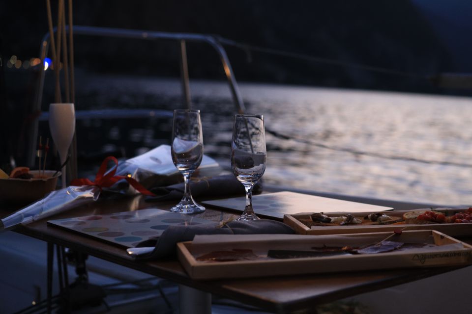 Lake Como: Romantic Sunset Experience - Inclusions and Exclusions