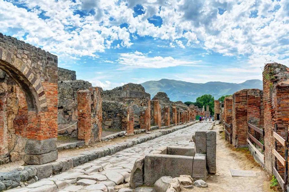 From Rome: Transport to Positano With Stop in Pompeii - Just The Basics