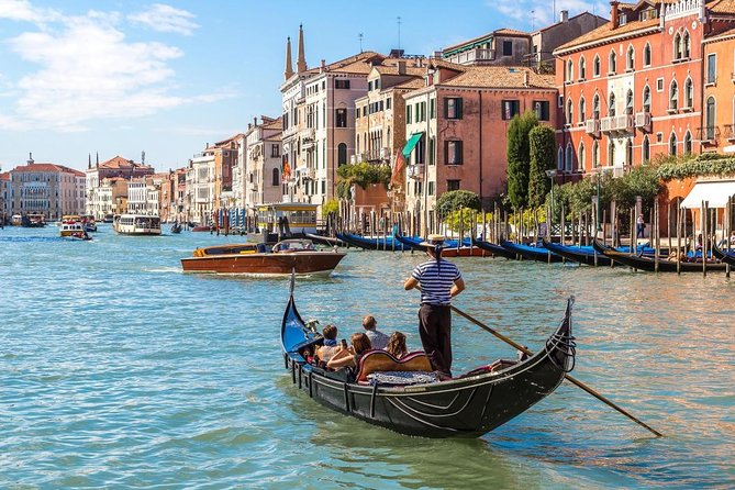 Venice: Charming Gondola Ride on the Grand Canal - Just The Basics