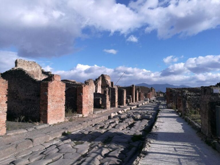 Magical Christmas Tour Around Pompeii