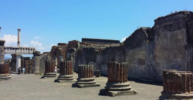 Sorrento: Transfer to or From Sorrento With a Stop at Pompeii Excavations