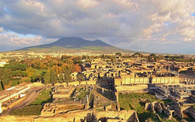 Transfer From Positano to Rome Area & Pompeii Guided Tour