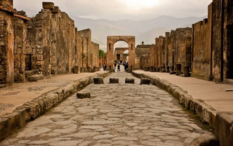 Transfer Rome to Sorrento & Guided Pompeii
