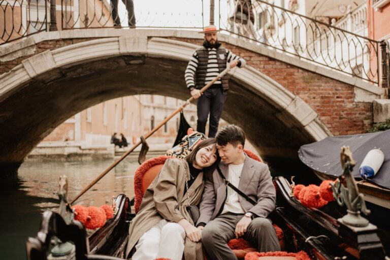 Venice: Private Gondola Ride With Professional Photographer