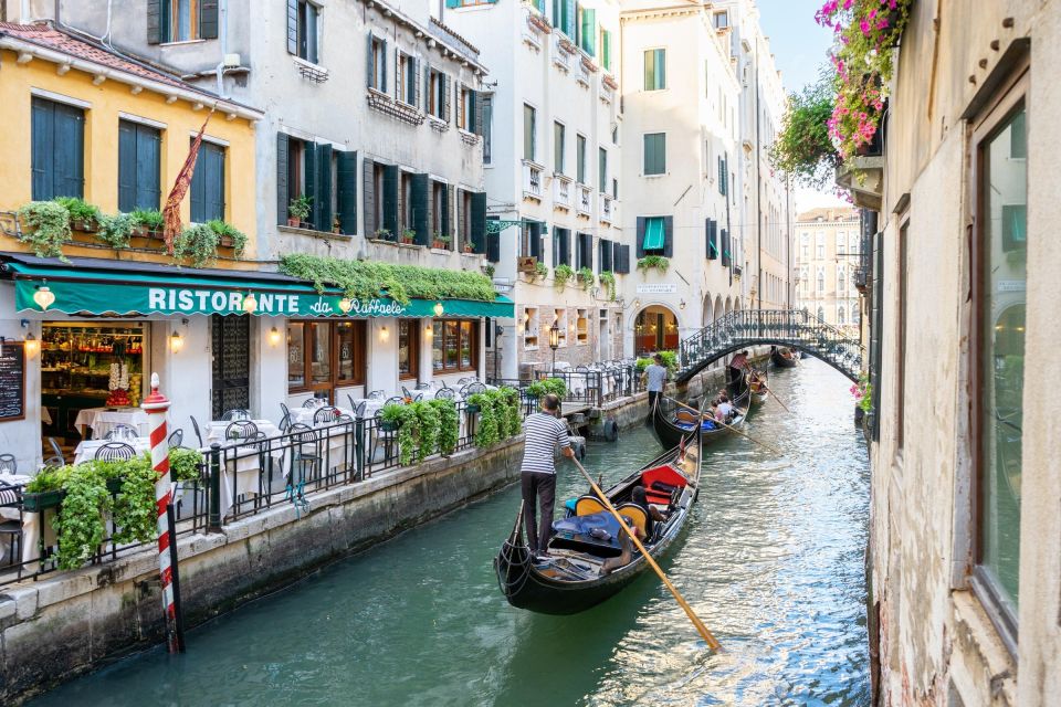 Venice: Romantic Gondola Tour and Dinner for Two - Inclusions and Availability