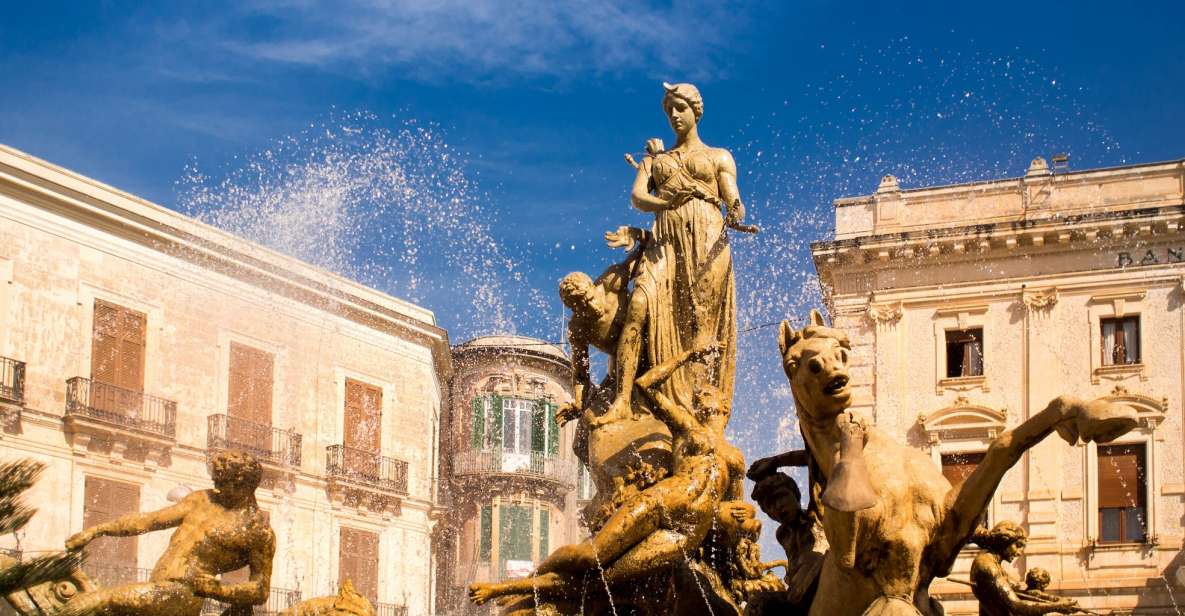 Ortigia Private Walking Tour With Photographer - Itinerary