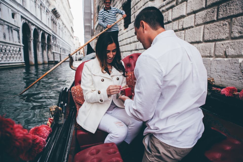 Venice: Private Gondola Ride With Professional Photographer - Inclusions