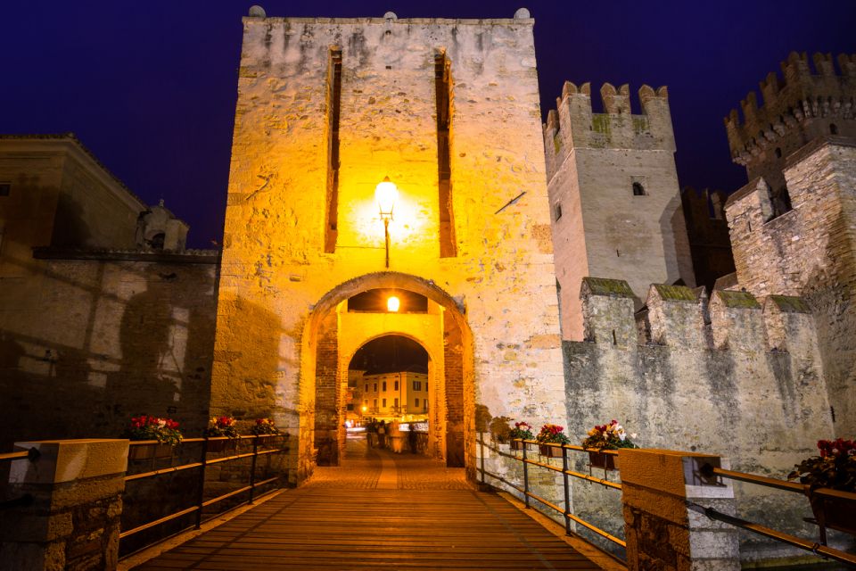 Festive Journey in Sirmione Christmas Walking Tour - Description