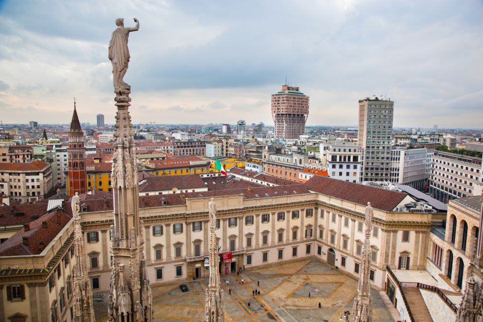 Milan: City Highlights Guided Bike Tour - Languages Offered