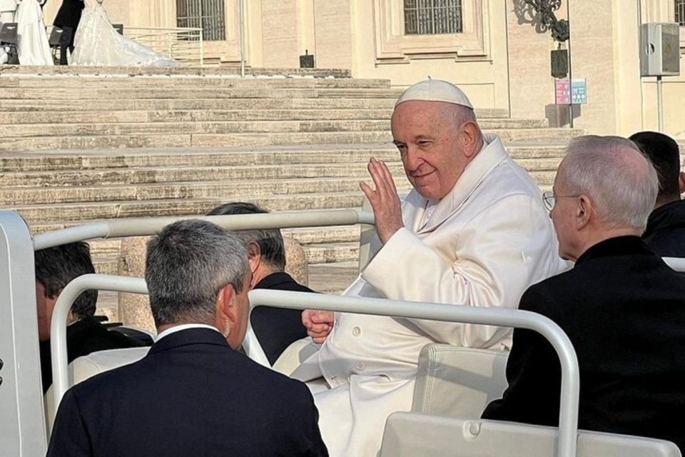 Newlywed Couples Blessing During Pope Francis Audience - Blessing Significance