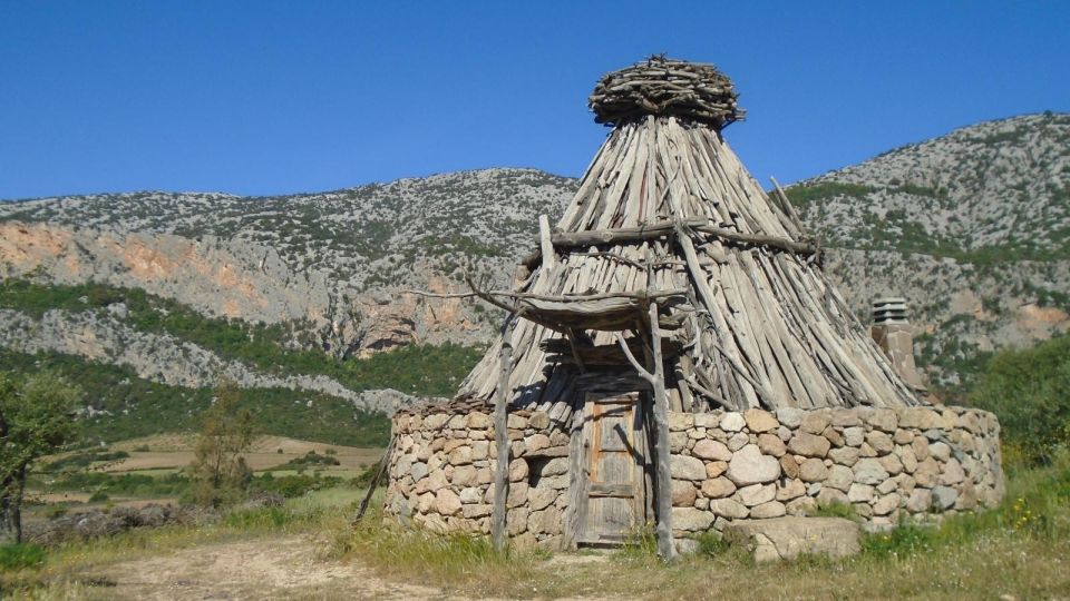 ORGOSOLO: LUNCH WITH THE SHEPHERDS - Experience Sardinian Shepherd Culture