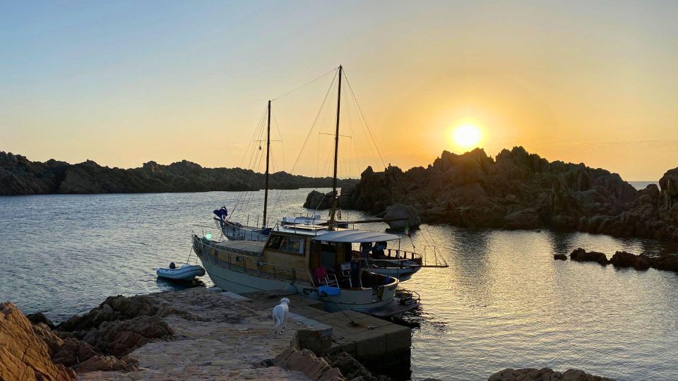 From Palau: Boat Sunset Tour to La Maddalena Archipelago - Dinner Menu