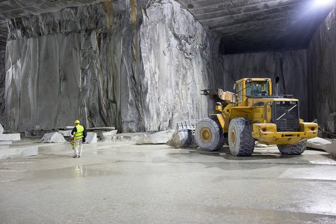 Carrara Marble Quarries Tour by Land Rover - Just The Basics